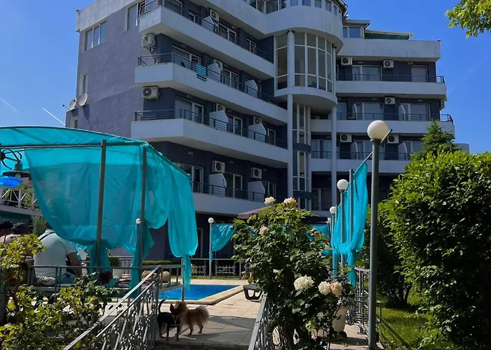 Апартамент Hotel Diva& Bar